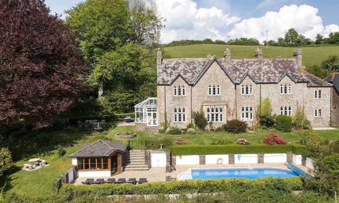 Berrynarbor House | The Rectory, Stunning Views, Pool & Padel Court!