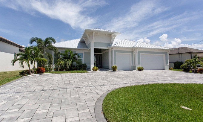 Pelican House | The Reflection - Brand New Luxury Home - Walking Distance Marina & Shops