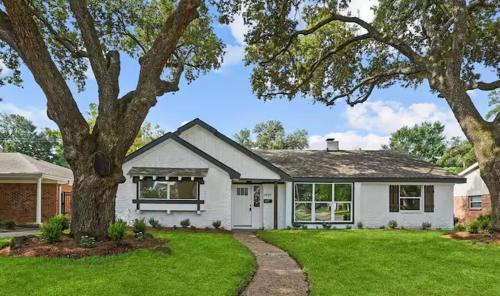 Westbury House | The Relaxing Warm Springs Haven