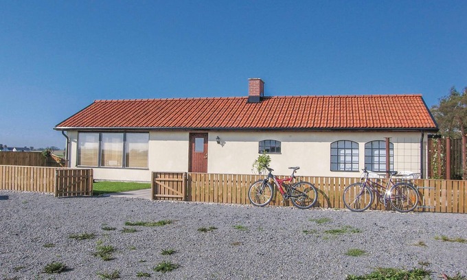 Glemminge House | The renovated cottage on a round yard with beautiful views of the open countryside just outside the