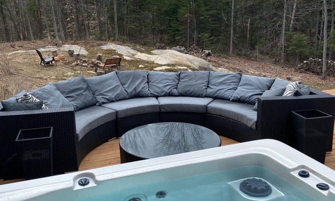 Sainte-Ann-des-Lacs Cottage | The REPAIRE dreaming cottage with interior pool Chalet de rêves avec piscine inté et spa