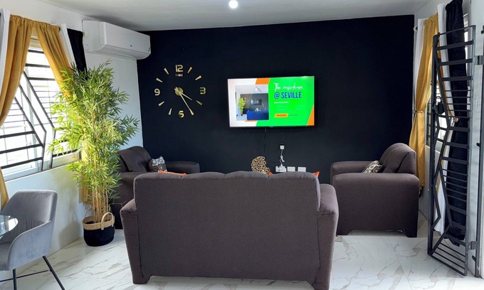 Spanish Town House | The Residence @Seville|Gated|FullyAC|Washer|Dryer