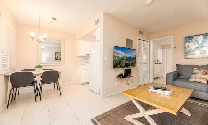 Wilton Manors Apartment | The Retreat #3 - Wilton Manors
