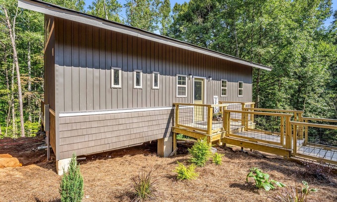 Tryon House | The Retreat @ Alpine South, Massive deck with view
