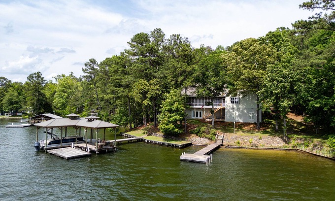 Jacksons' Gap House | The retreat at Bay Pine Point, convenient to EVERYTHING Lake Martin and Auburn!