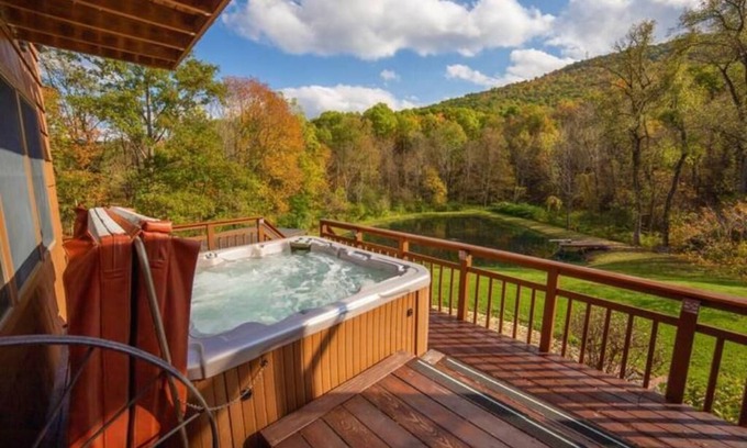 Naples House | The Retreat at Bristol Haven: Hot Tub, Artisan Firepit, Private Pond & Creek
