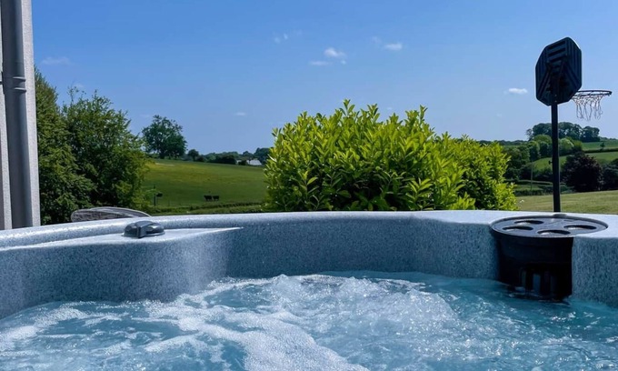 Blandford Forum House | The Retreat ~ Charming & Cozy Gem ~ Sauna ~ HotTub