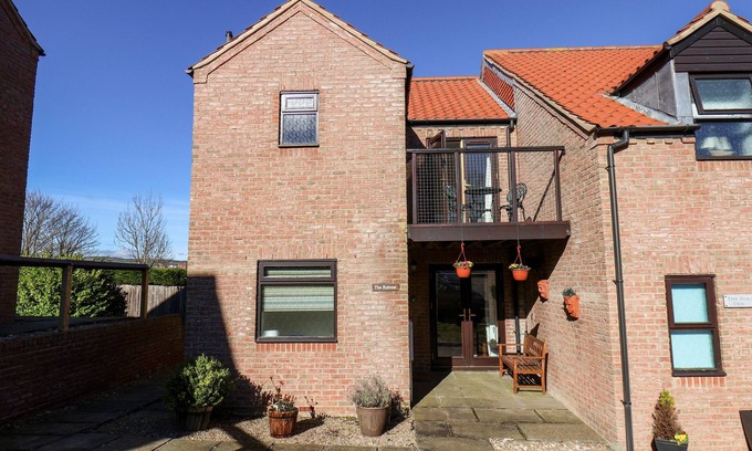 Ruswarp House | THE RETREAT, family friendly, character holiday cottage in Whitby