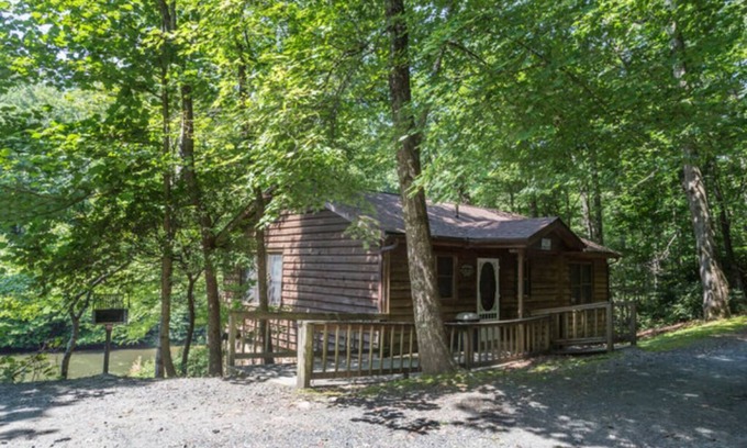 Springmaid Mountain Cottage | The Ridge Cabin - Sleeps 4