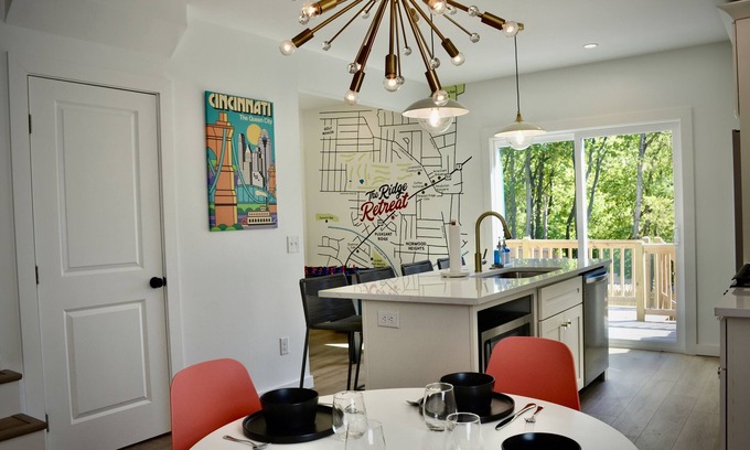 Roselawn Finance House | The Ridge Retreat - Walkable and HGTV designed!