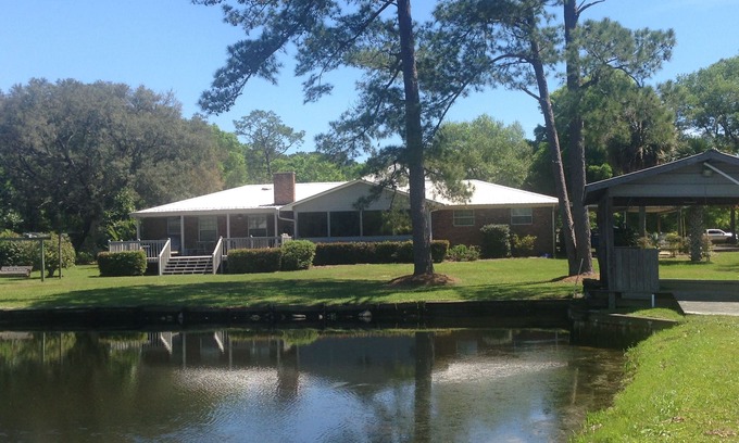 Oak House | The River Getaway 3300 Sq Ft on 1.4 acres - 6.9 Miles From The Beach