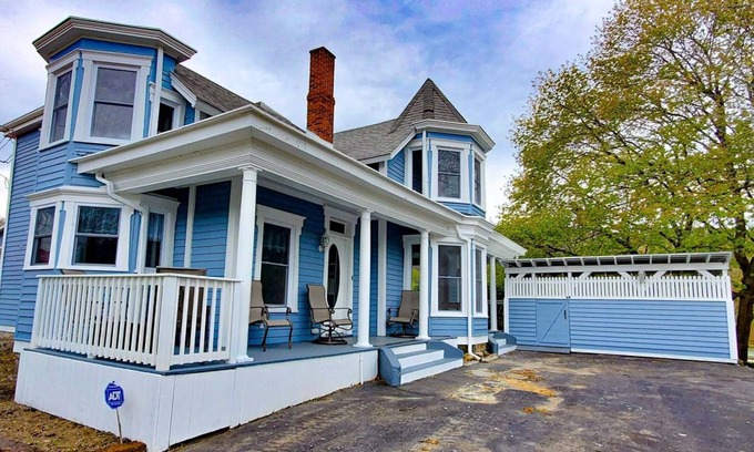 Ohiopyle House | The River House | 3BR,2.5BA,Hot Tub, IN the Heart of Ohiopyle!