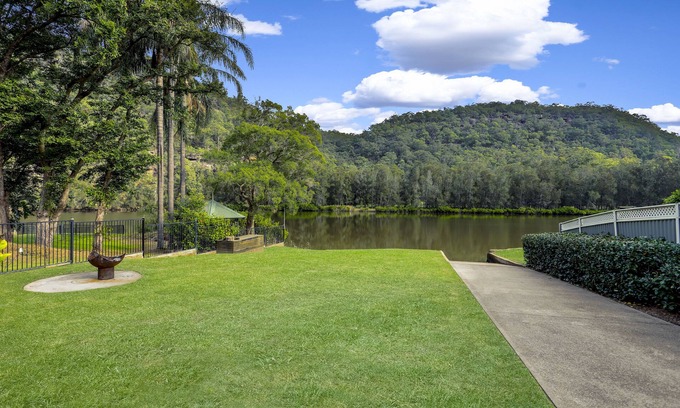 Lower Macdonald House | The River House, Wisemans Ferry perfect for families and groups