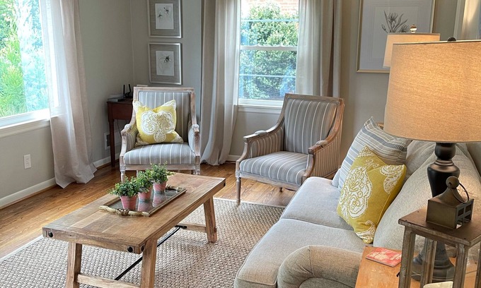 Roanoke House | The River House Close to Everything