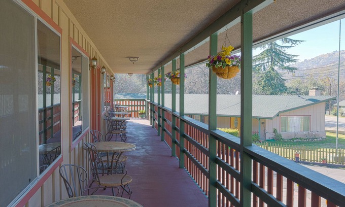 Three Rivers Hotel | The River Inn