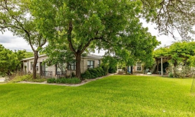 Ingram House | The River Oaks Lodge Guest Houses - River House 2/1, Ivy 2/1