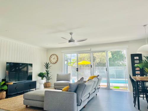 Tweed Heads House | The river retreat with pool
