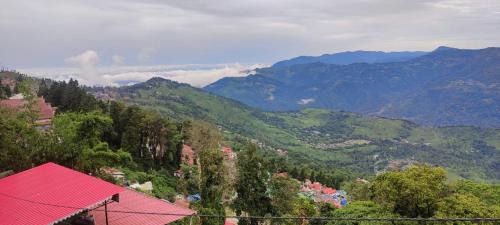 Karsiyang House | The River View Crescent