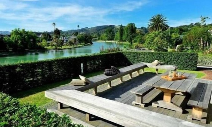 Gisborne House | " The Rivers " Central Gisborne