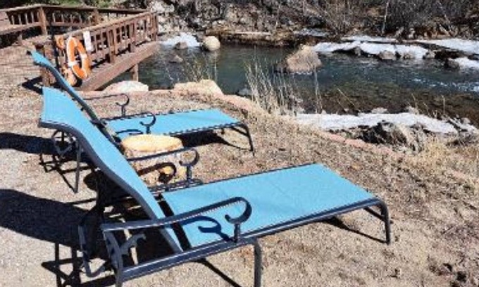 Downieville-Lawson-Dumont House | The Rivers Edge w/ Firepit ~2 King Beds & 2 cozy Living Spaces