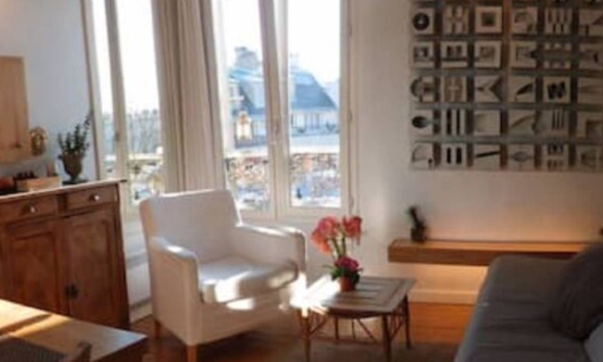 Pigalle Apartment | The "romantic Little Flat" in Montmartre