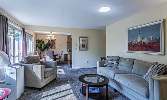 North End Condo | the Romeo, Best Area Jacuzzi Bath No Stairs WD