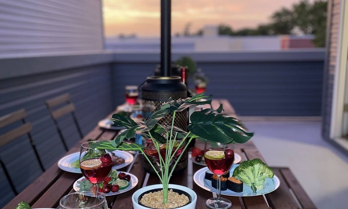 University City Apartment | THE ROOFTOP OASIS