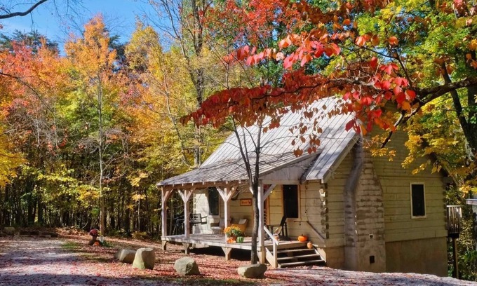 Rockbridge Cabin | The Roost cabin Hocking Hills (with WiFi)