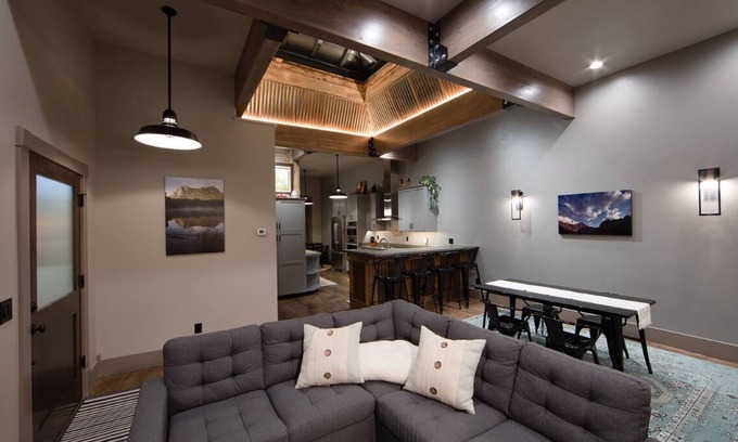 Red Lodge Apartment | “The Roost” downtown Red Lodge, MT