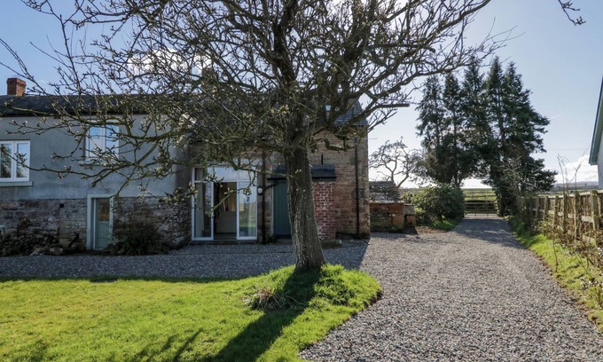 Welton Cottage | THE ROOST, family friendly, with a garden in Dalston