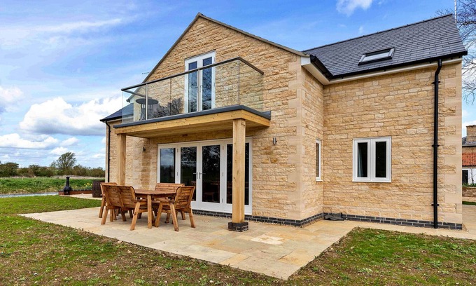 Thurlby Cottage | The Roost