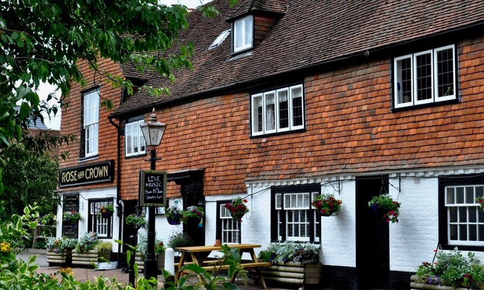 Burwash Hotel | The Rose & Crown