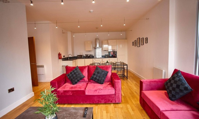 Manchester Apartment | The Rose Quartz Suite