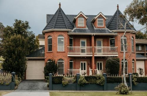 Warrnambool Villa | The Rose Turret