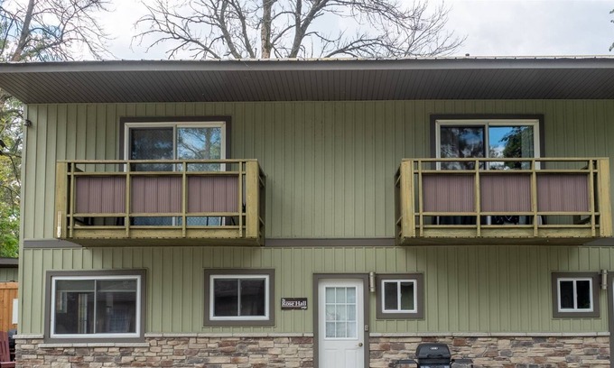 Bloomfield House | The Rosehall-PEC waterfront stay