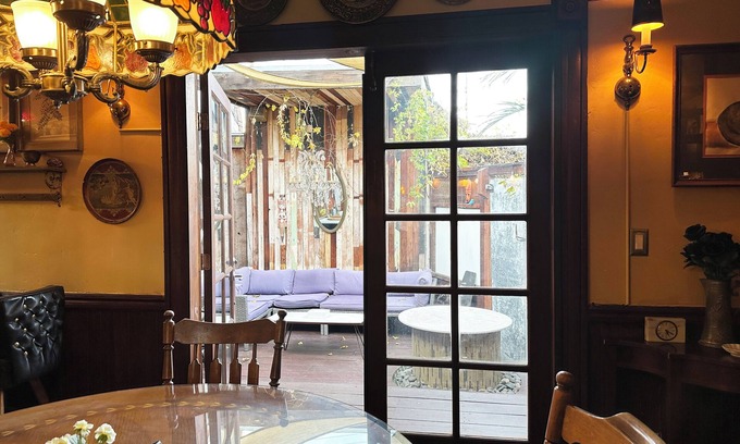 East Hollywood Hostel | The Rosemary Silverlake