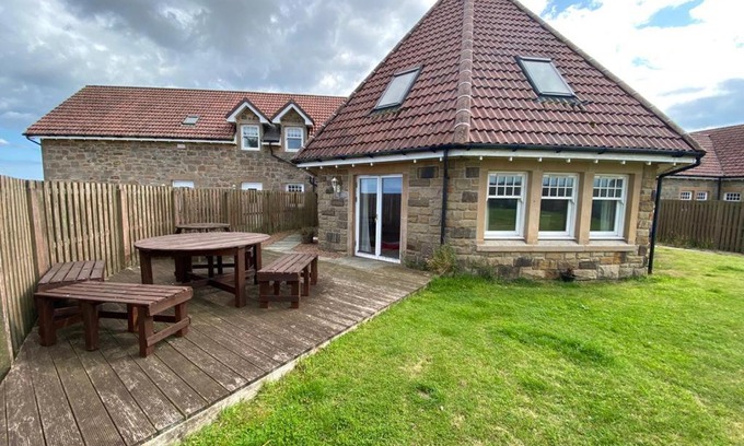 Anstruther House | The Roundal