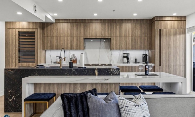 Dead Man's Flats Condo | The Royal -3 BR/2 Bath Luxurious Penthouse
