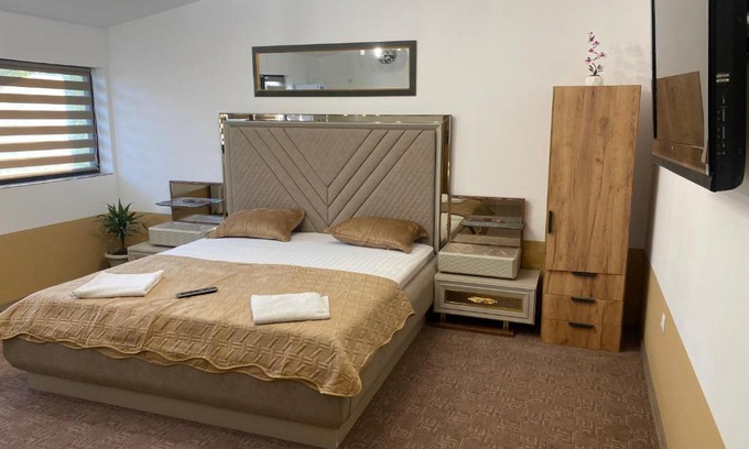Craiova Apartment | The Royal Fame - Modern Studio with Balcony & Panoramic View