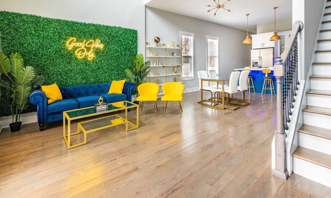 Pittsburgh House | The Royal Luxe 7 minutes from downtown