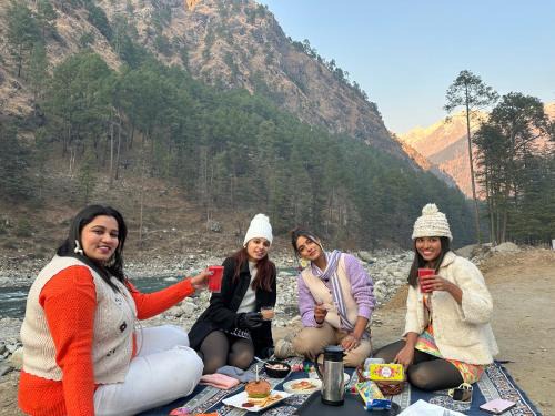 Kasol Hotel | The Royal Orchard Kasol