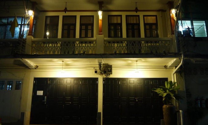 Phra Borom Maha Ratchawang House | The Royal ThaTien Village