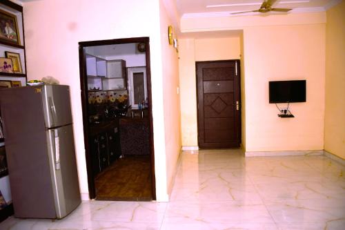 Mahmoorganj Apartment | The Royale Retreat Apartment