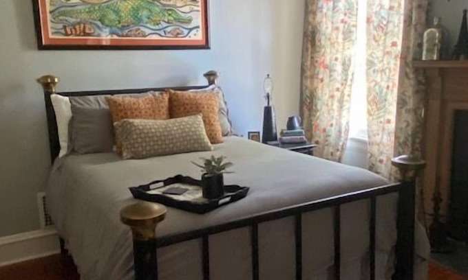 Laurel Bed & Breakfast | The Rumble Room, Jenny's Downtown Hideaway Bed and Breakfast-The Rumble Room