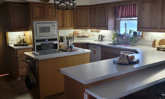 Stillwater House | The Russell House 3 Bed 2.5 Bath Home in Stillwater 1.5 miles to OSU