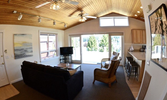 Gig Harbor House | The Sail Loft at Arabella's Landing Marina