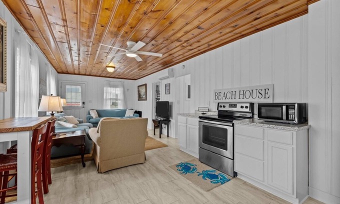 Atlantic Beach House | The Saltbox 2 Bedroom Home