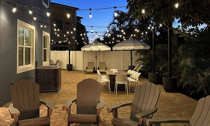 Indian Harbour Beach House | The Saltwater House - Space Coast townhouse only 1/2 a mile from the beach