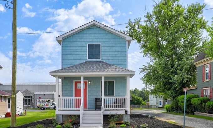 Chincoteague House | The Salty Crab - Brand New on Chincoteague Island!