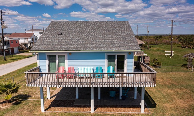 Galveston House | THE SALTY DOG - Beach Views - short walk to the beach; Pet Friendly